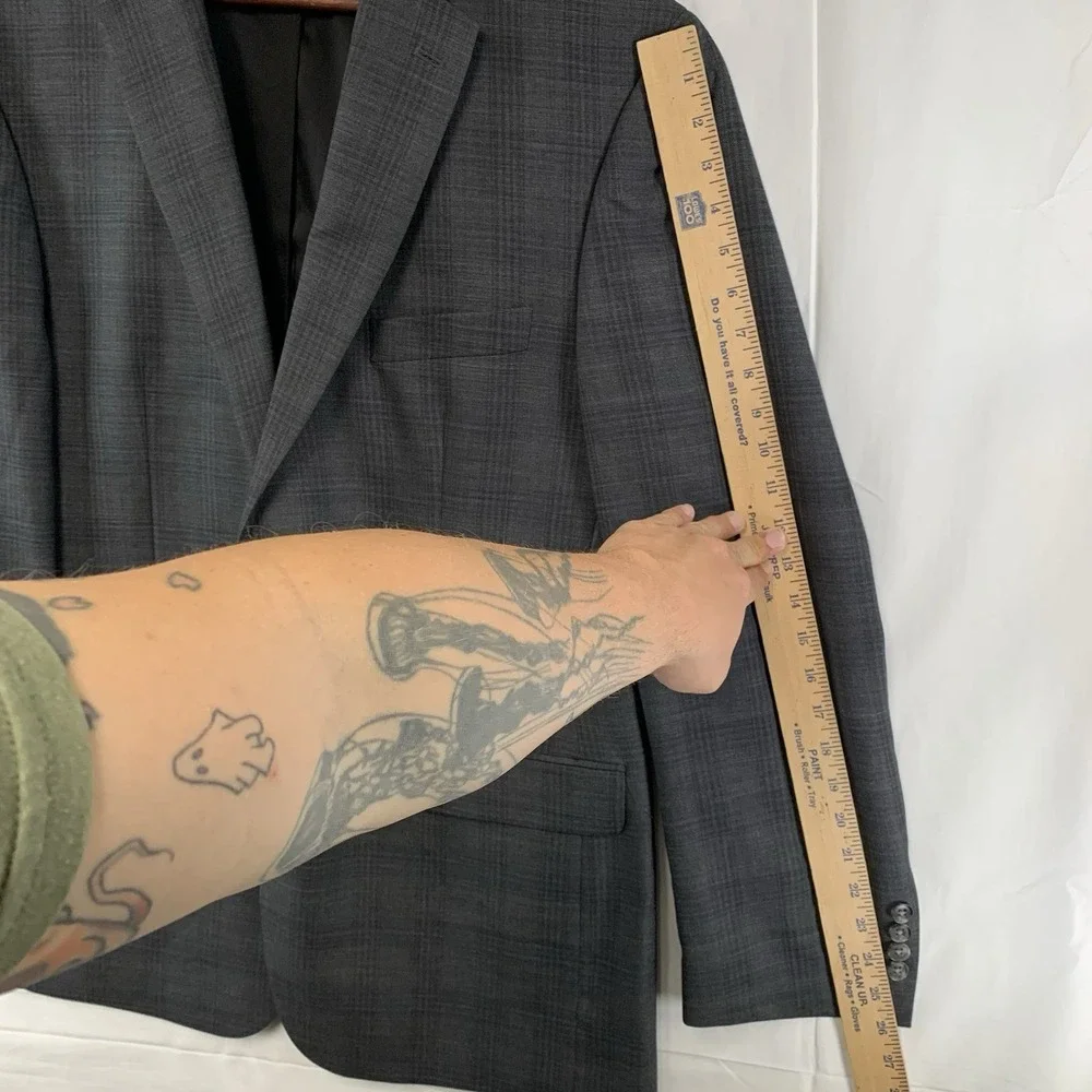 Jos A Bank Traveler 2 Pc Gray Plaid Wool Suit Mens 43L‎ / 37 x 32 Jacket Pants